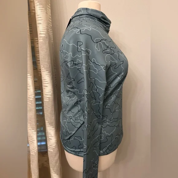 Under Armour Long Sleeve - Picture 2 of 4